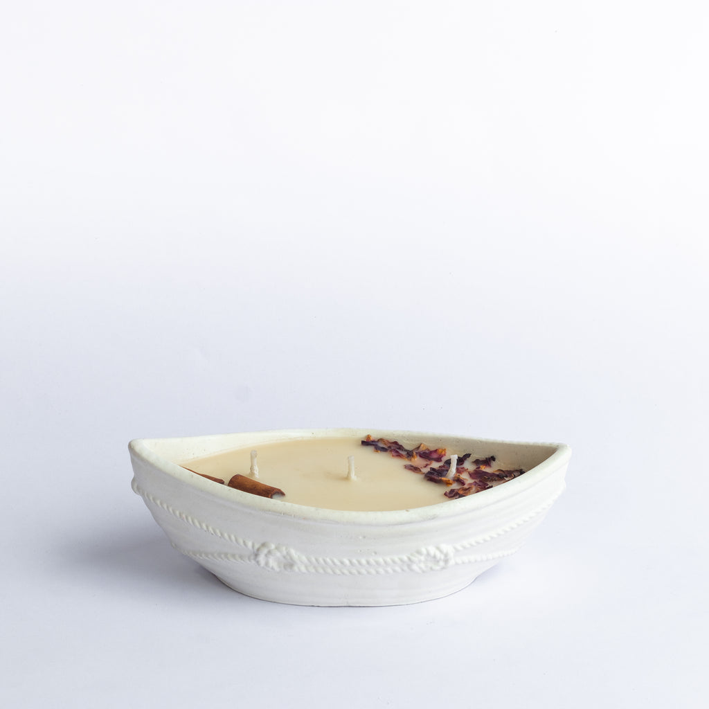 Luna Boat Candle - Rose Oudh