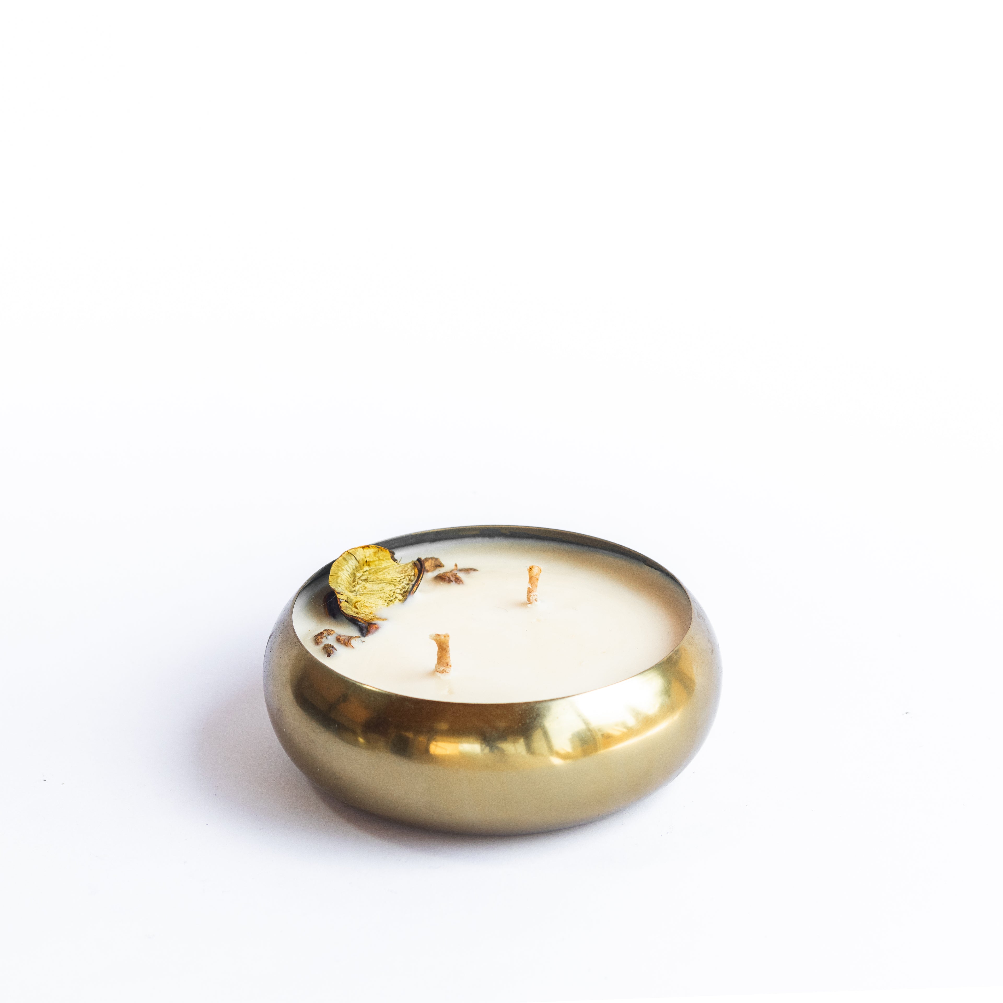 Golden Glimmer Urli Candle - Oudh Royale
