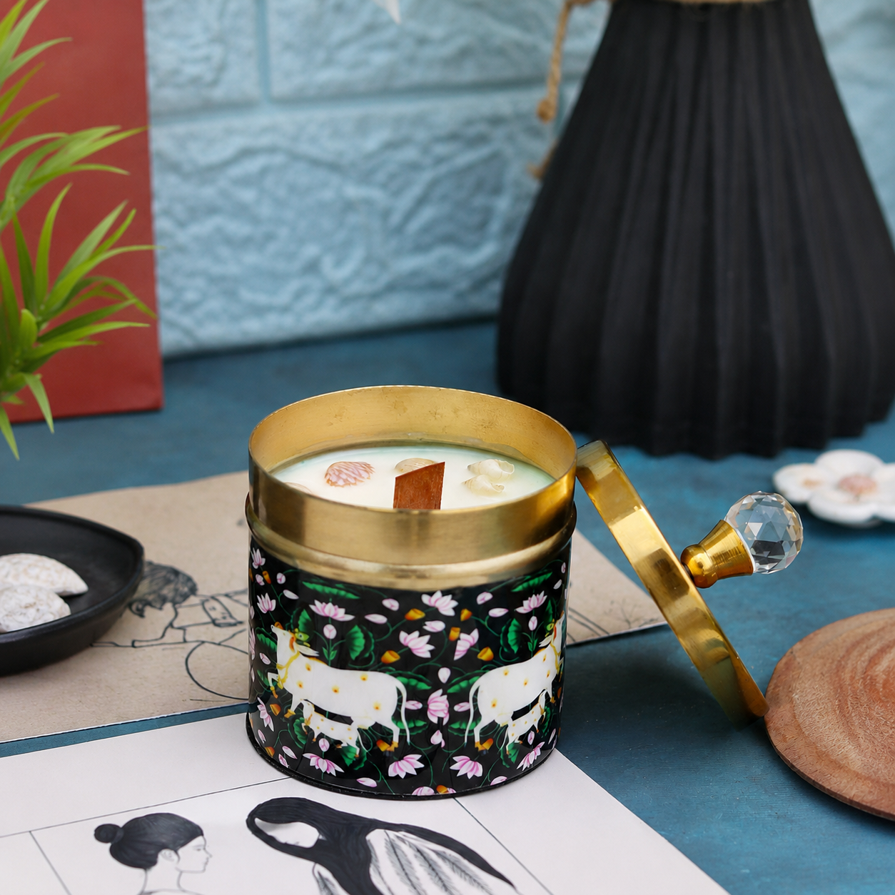 Black- Pichwai Jar Candle - Seaside Whisper